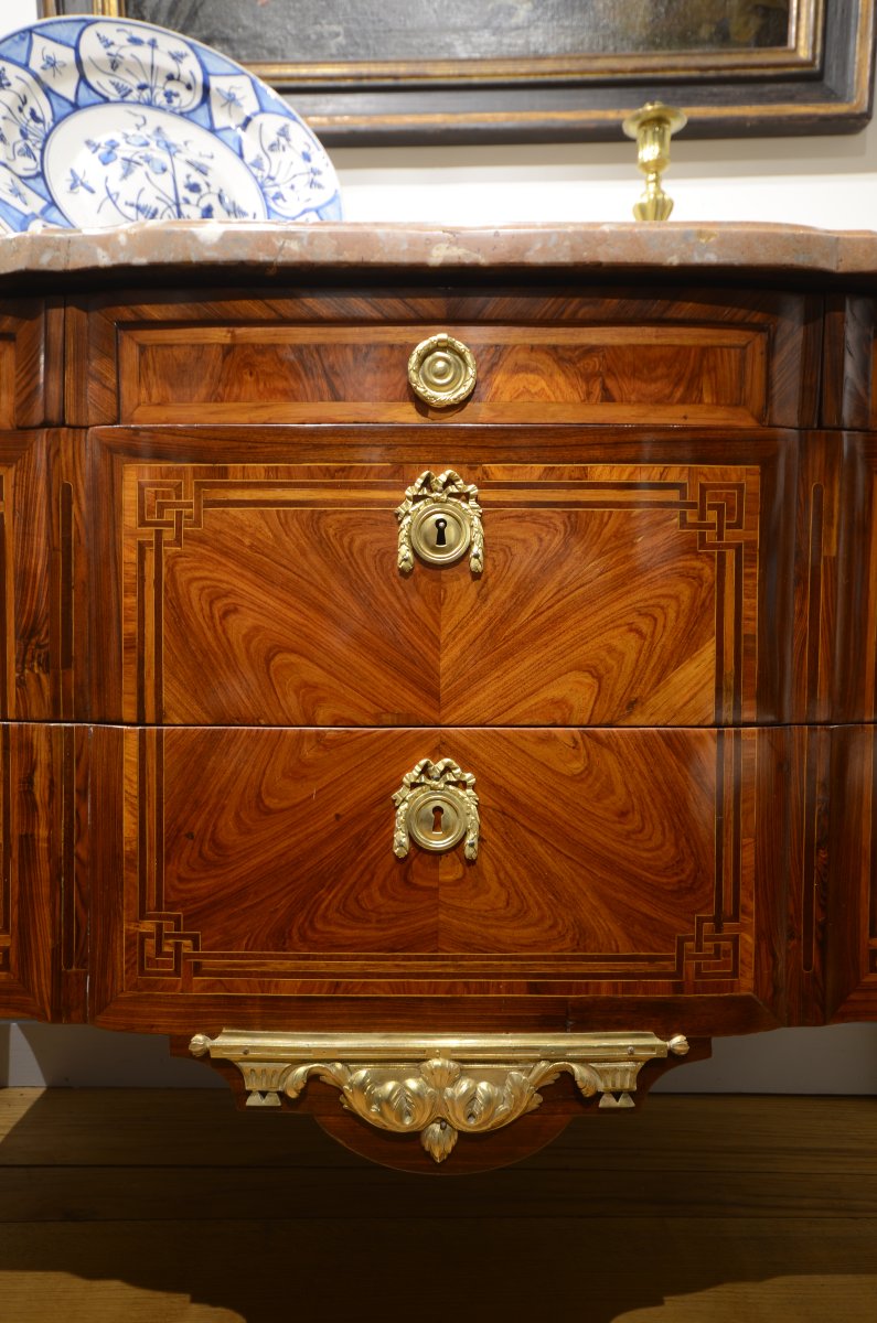 Jean Lapie (maître en 1762). Commode à ressauts d'époque Transition.-photo-8