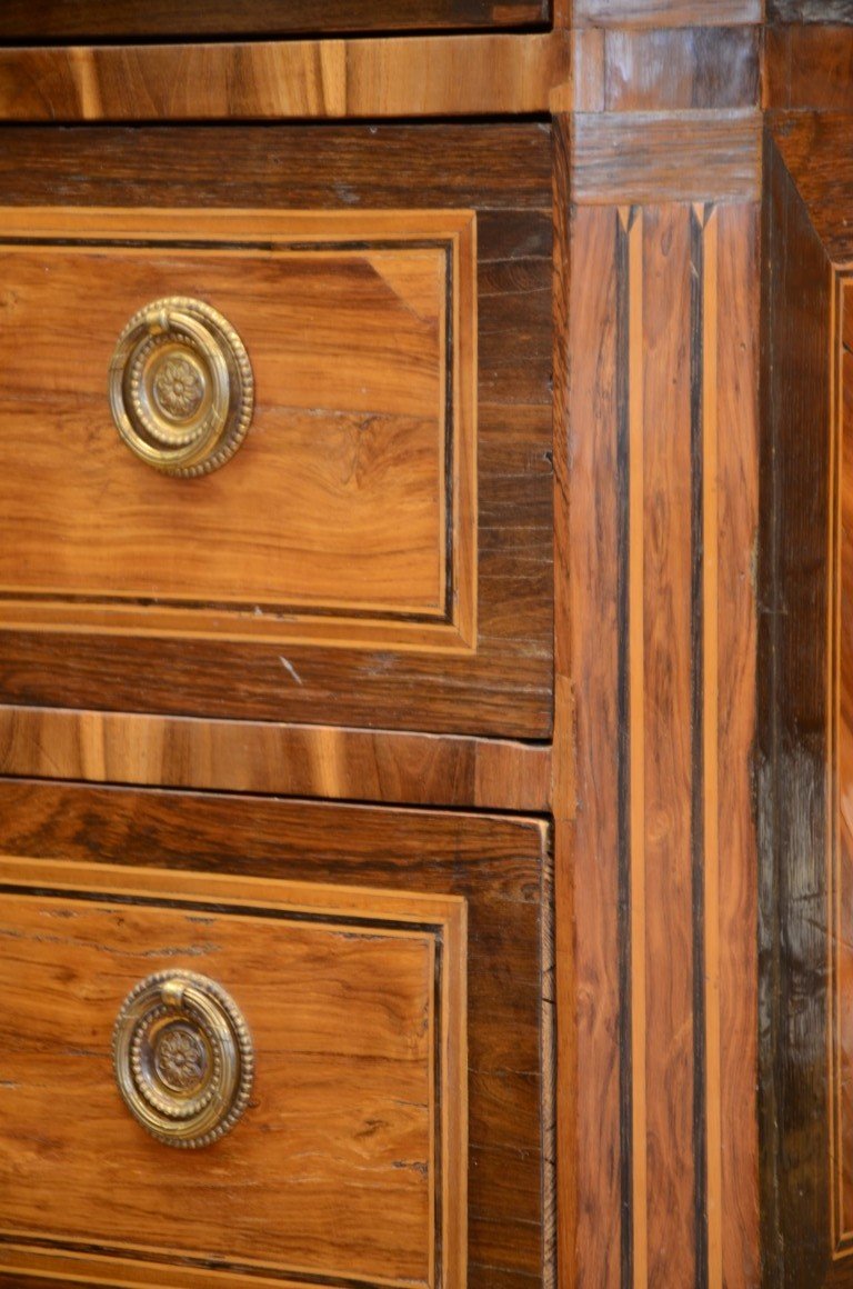 Elégante commode de la fin de l'époque  Louis XVI ou du début du Directoire.-photo-8