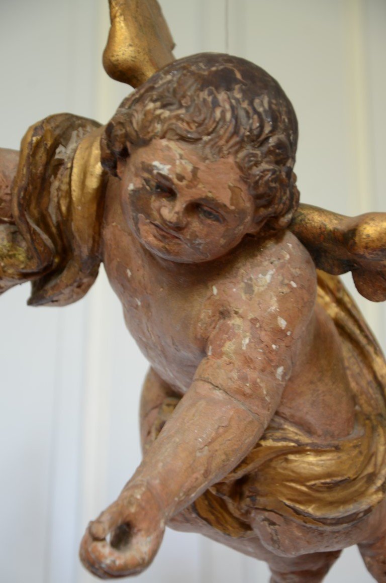 Ange en bois sculpté et doré. Dix-huitième siècle.-photo-1