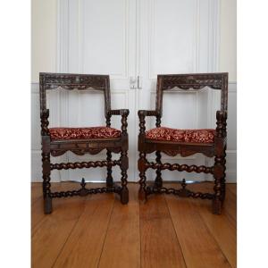 Deux chaises à bras. Dix-septième siècle.
