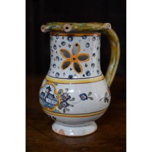 Pot trompeur. Bourgogne. Dix-huitième siècle.