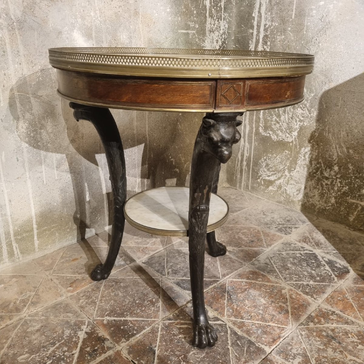 Guéridon à têtes de corbins-photo-3