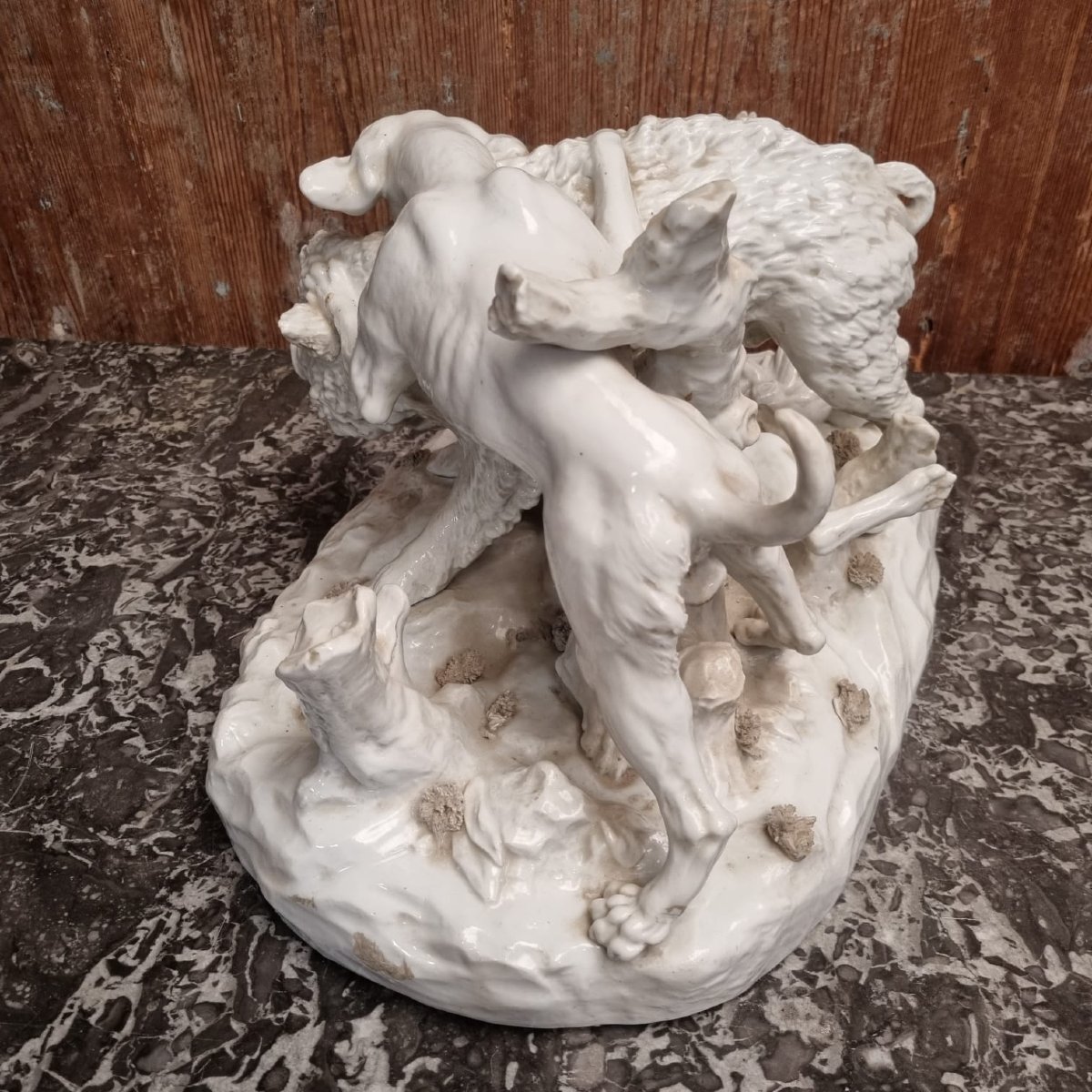 Groupe en biscuit émaillé de la manufacture de Capodimonte-photo-4