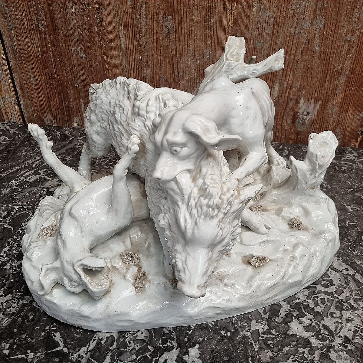 Groupe en biscuit émaillé de la manufacture de Capodimonte