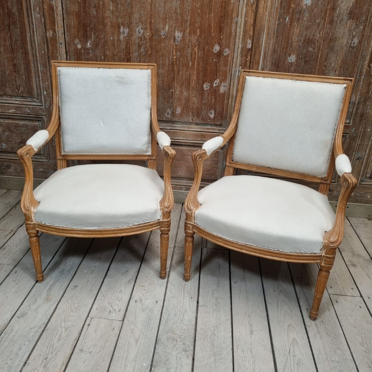 Paire de fauteuils à la reine