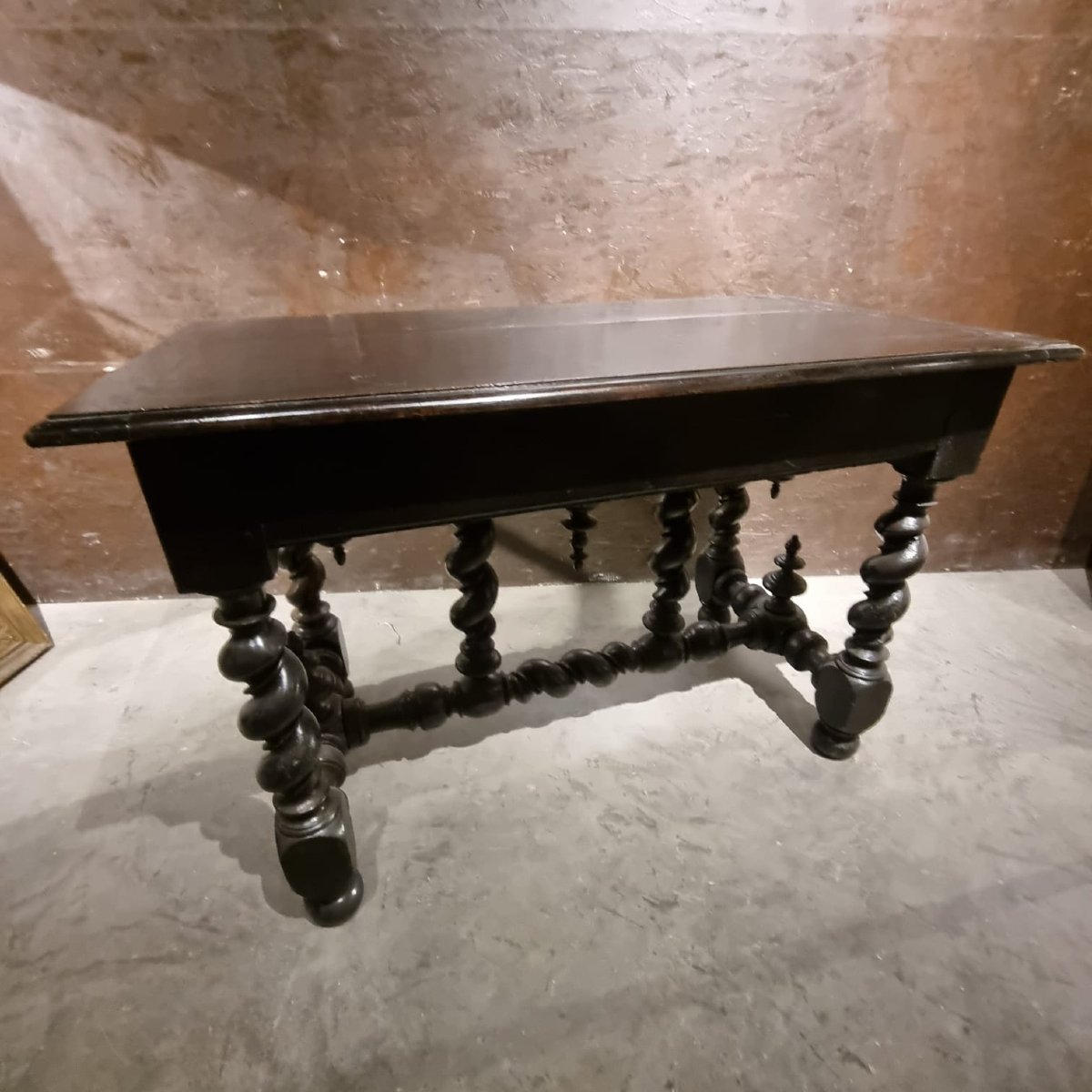 Table de style Louis XIII en noyer noirci-photo-3