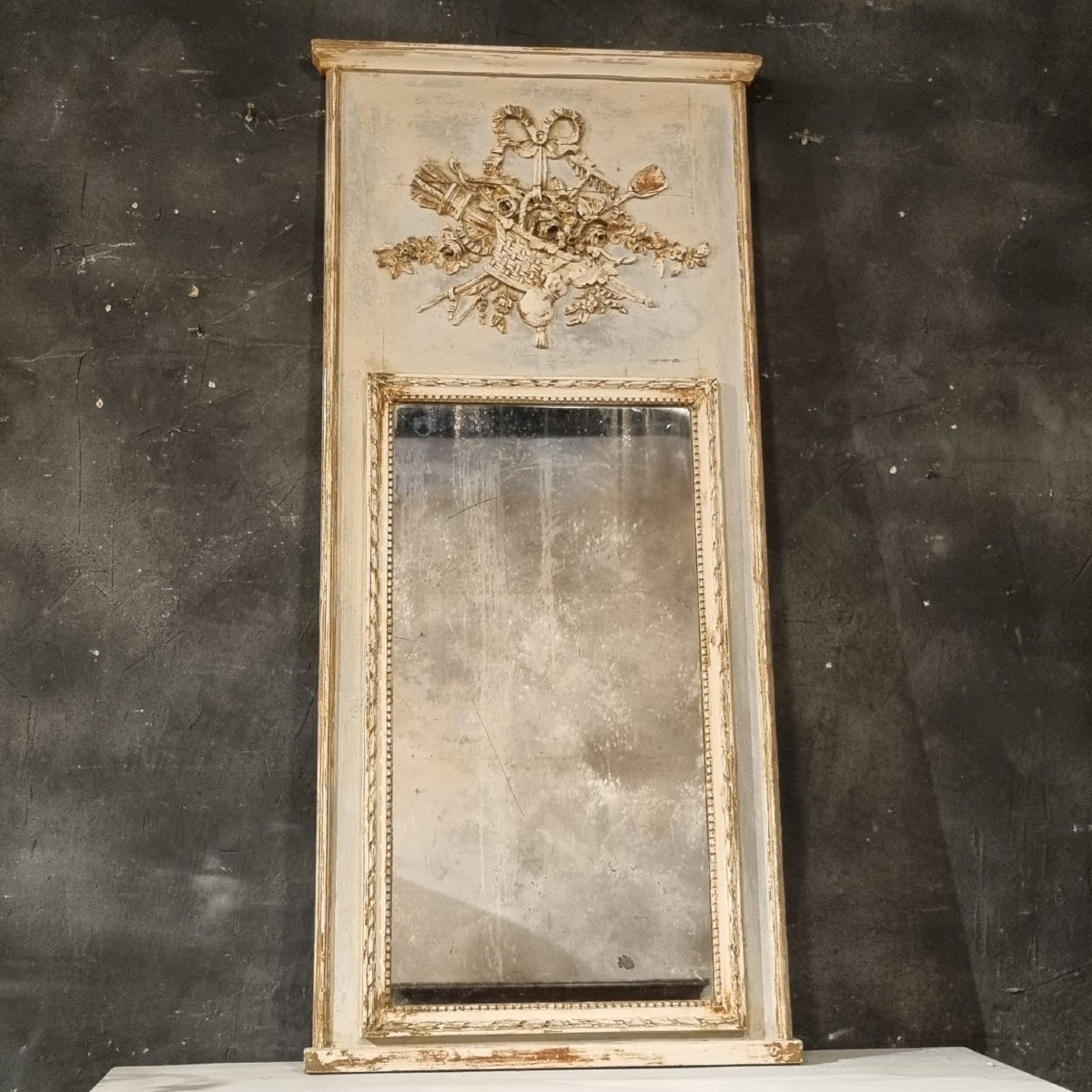 Trumeau d'entre-deux en bois sculpté