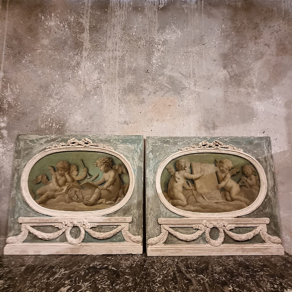 Paire de dessus de porte