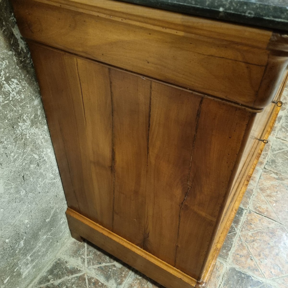 Louis Philippe Commode-photo-1