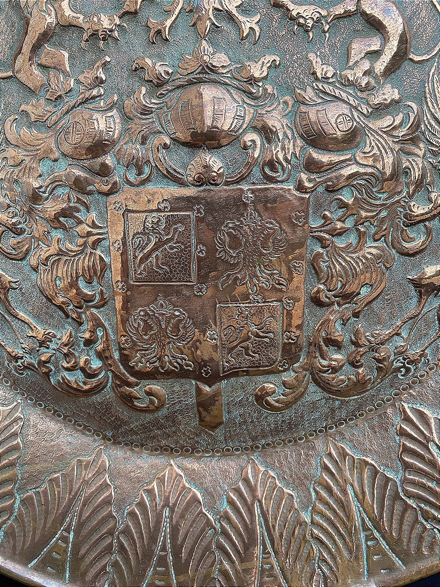 Grand plat en cuivre armoiries des Habsbourg d’Espagne XVIIe-photo-4
