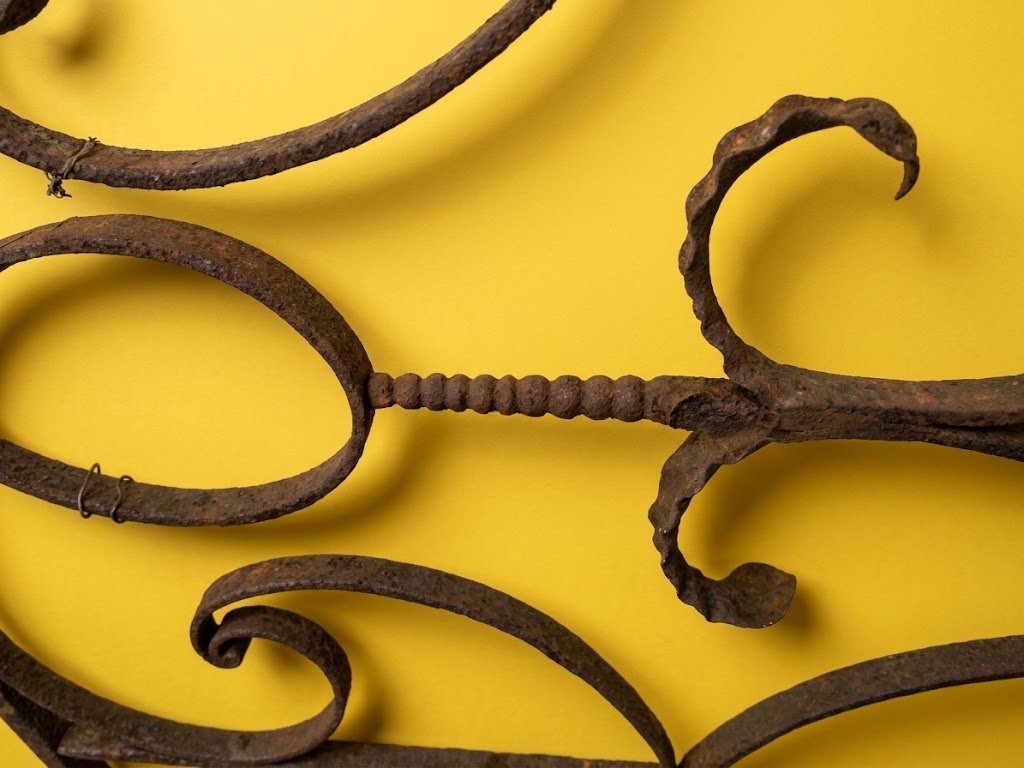 Ancienne grille garde-corps en fer forgé Louis XIV-photo-2