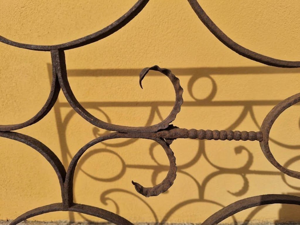 Ancienne grille garde-corps en fer forgé Louis XIV-photo-4