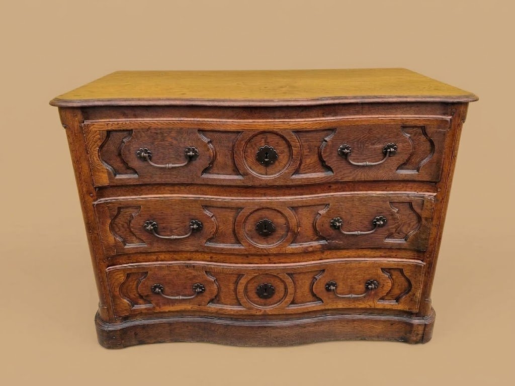 Commode de boiserie galbée et sur plinthe d'époque Louis XIV -photo-2