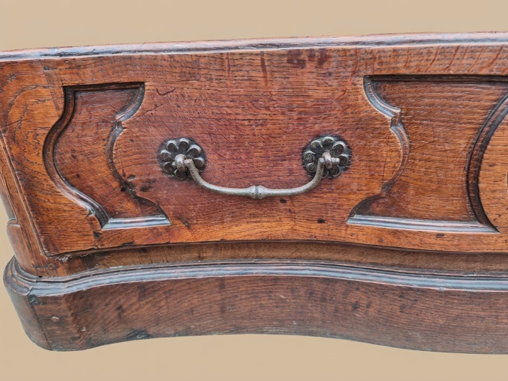 Commode de boiserie galbée et sur plinthe d'époque Louis XIV -photo-1