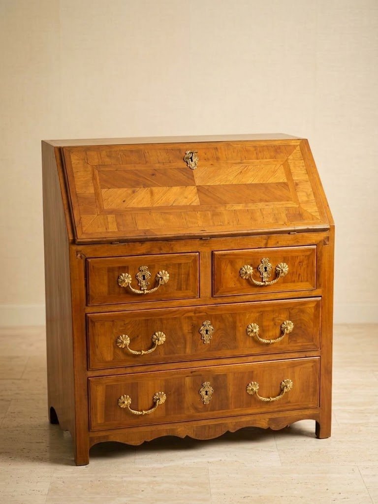 Scriban Chest Of Drawers With Marquetry – 18th Century