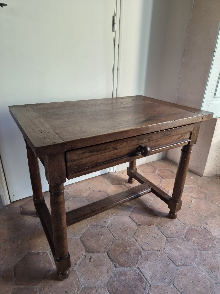 Small Early 17th-century Walnut Table With Column-style Legs-photo-2