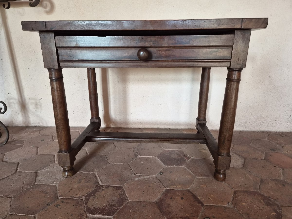 Small Early 17th-century Walnut Table With Column-style Legs-photo-3