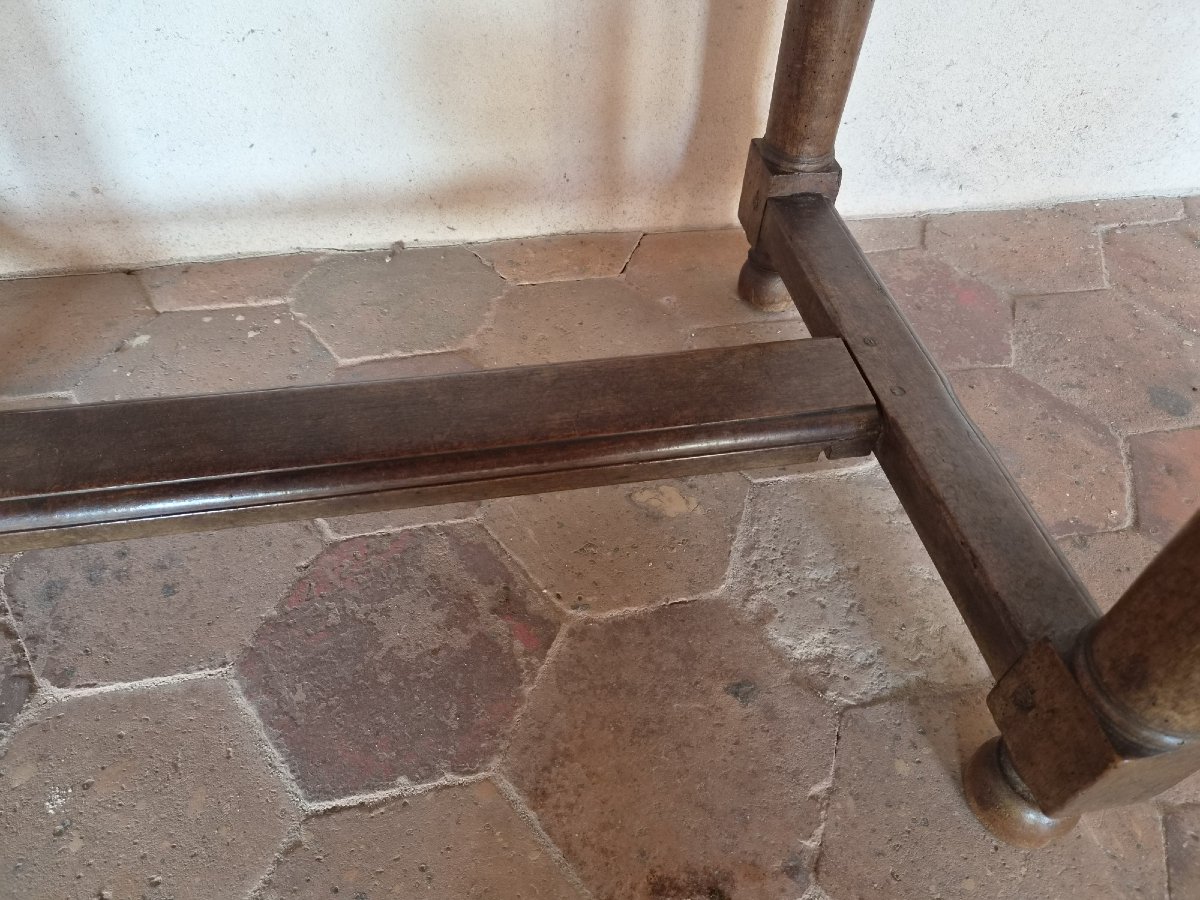 Small Early 17th-century Walnut Table With Column-style Legs-photo-1