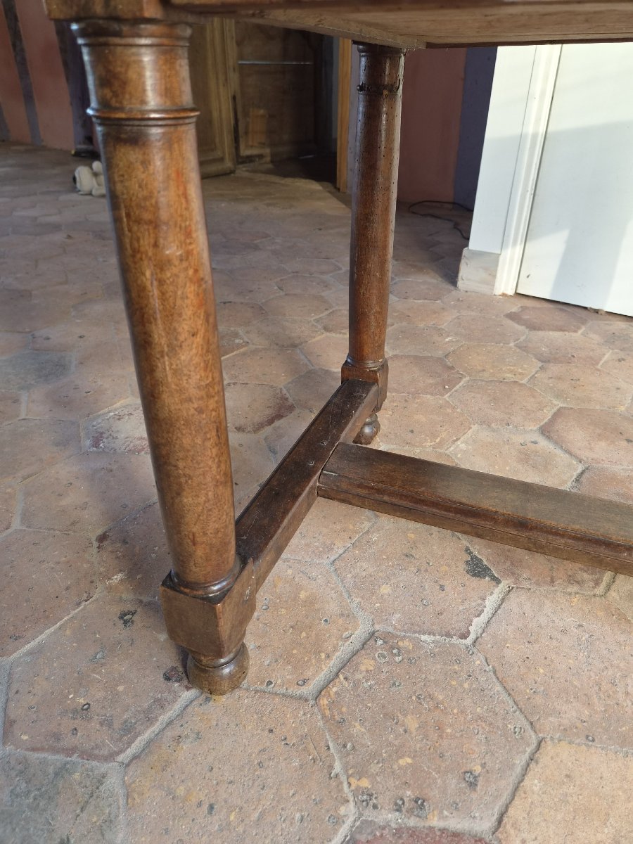 Small Early 17th-century Walnut Table With Column-style Legs-photo-2