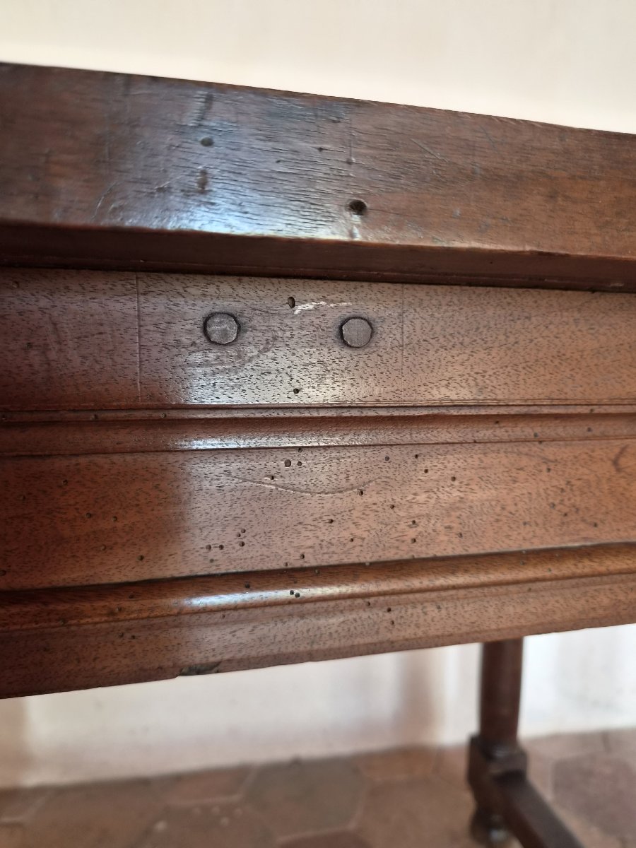 Small Early 17th-century Walnut Table With Column-style Legs-photo-3
