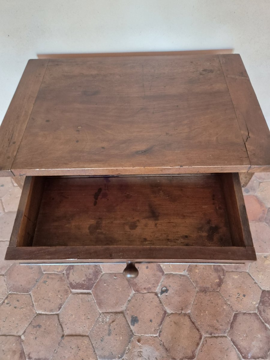 Small Early 17th-century Walnut Table With Column-style Legs-photo-4