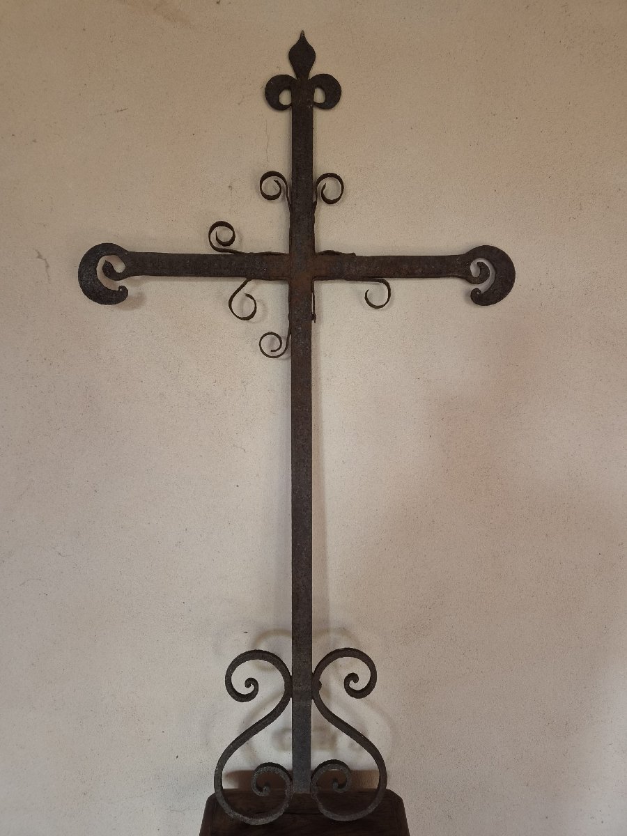 Croix en fer forgé – Région Centre – Fin XVIIIe / Début XIXe siècle-photo-2
