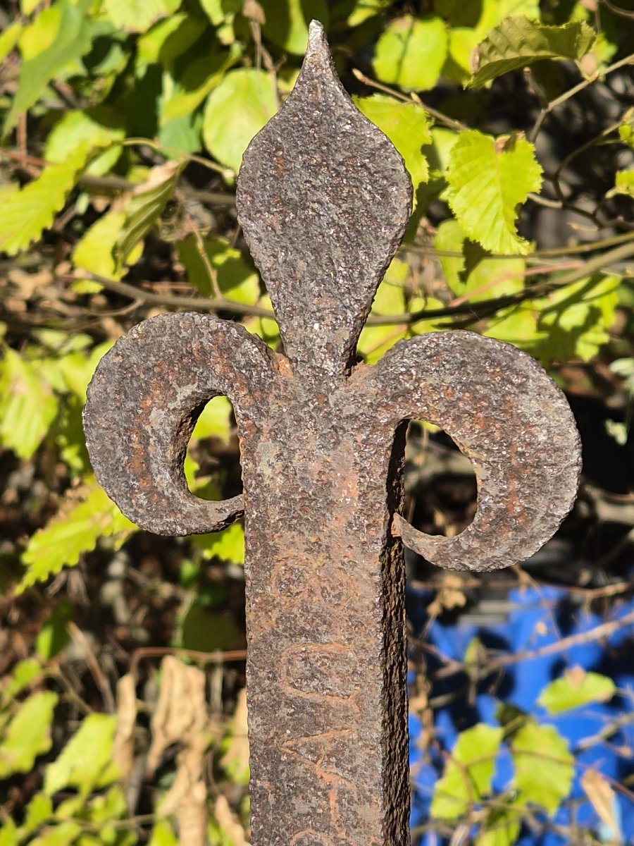 Croix en fer forgé – Région Centre – Fin XVIIIe / Début XIXe siècle-photo-3