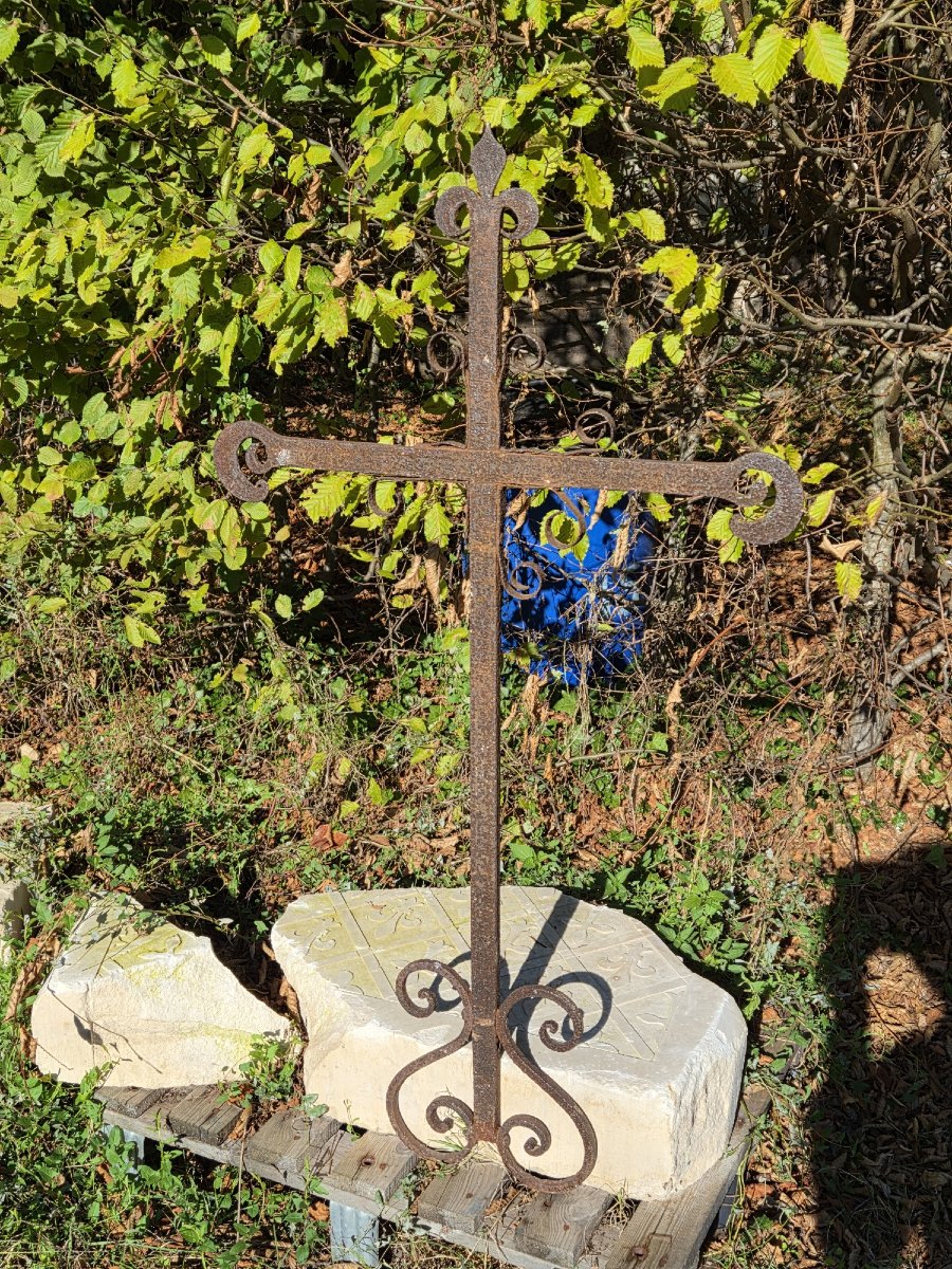 Croix en fer forgé – Région Centre – Fin XVIIIe / Début XIXe siècle