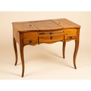 Louis XV-era Dressing Table Or Powder Table In Solid Walnut – 18th Century