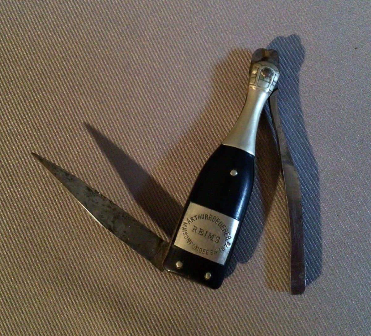 Roederer Reims Champagne Muselet Coupe Knife.