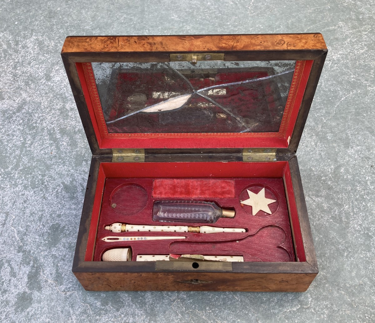 Coffret nécessaire de couture "Le Maire Paris" début XIXème.
