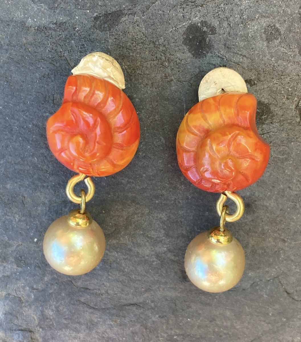 Yves Saint Laurent / Paire de boucles d'oreilles
