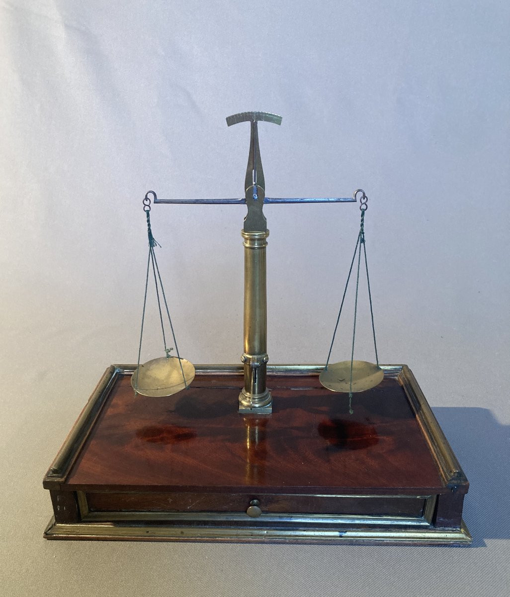Late 18th Century Coin Weighing Scale On A Disengageable Column.-photo-2