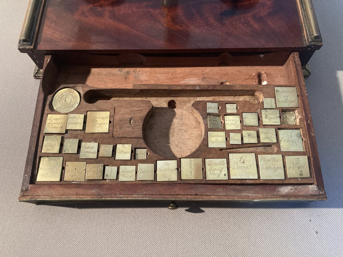 Late 18th Century Coin Weighing Scale On A Disengageable Column.-photo-1