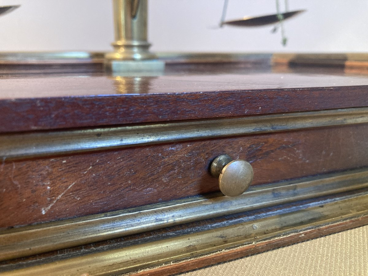 Late 18th Century Coin Weighing Scale On A Disengageable Column.-photo-2