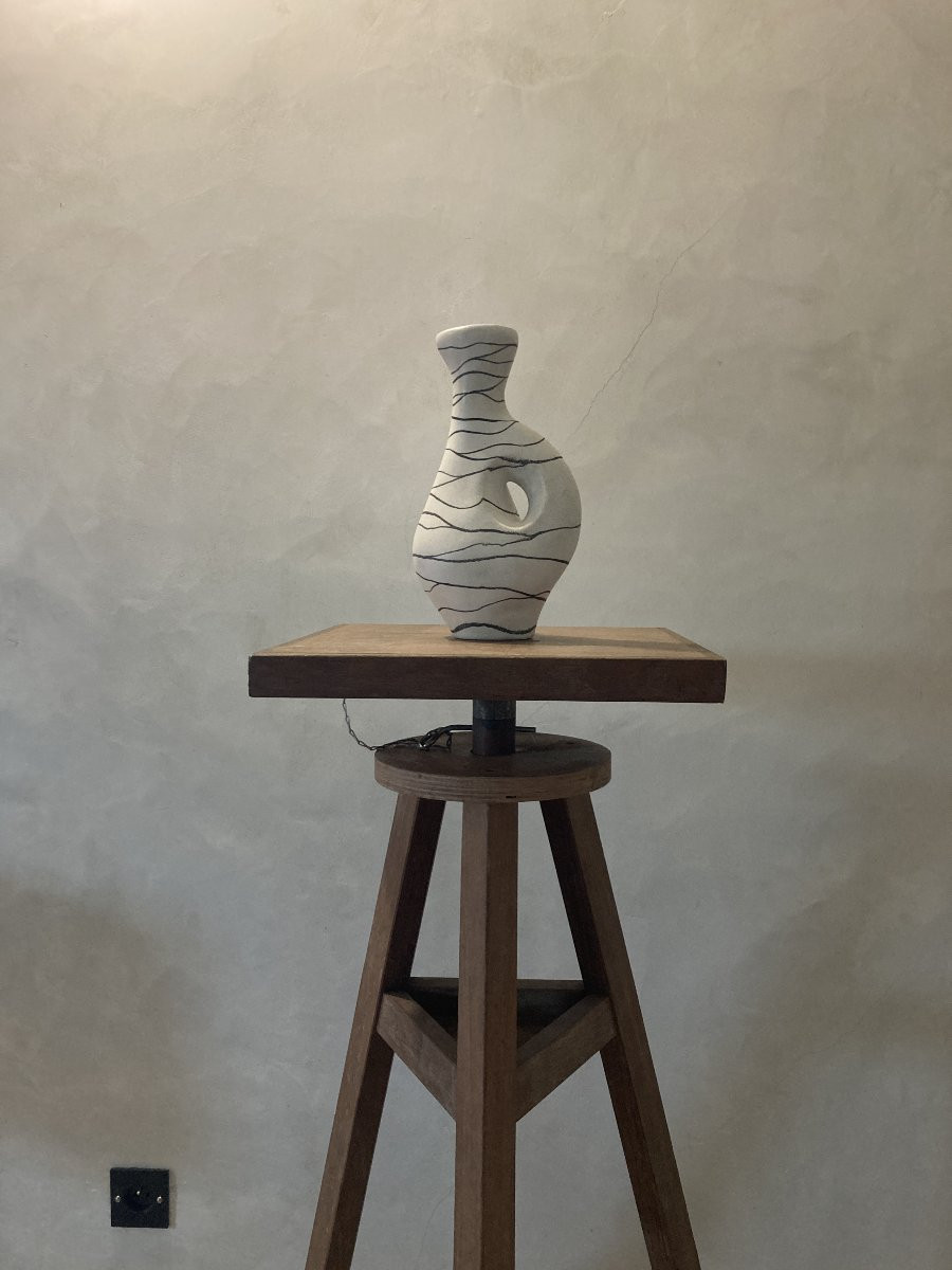 Mado Jolain - Vase pichet émaillé décor de lignes noires.-photo-3