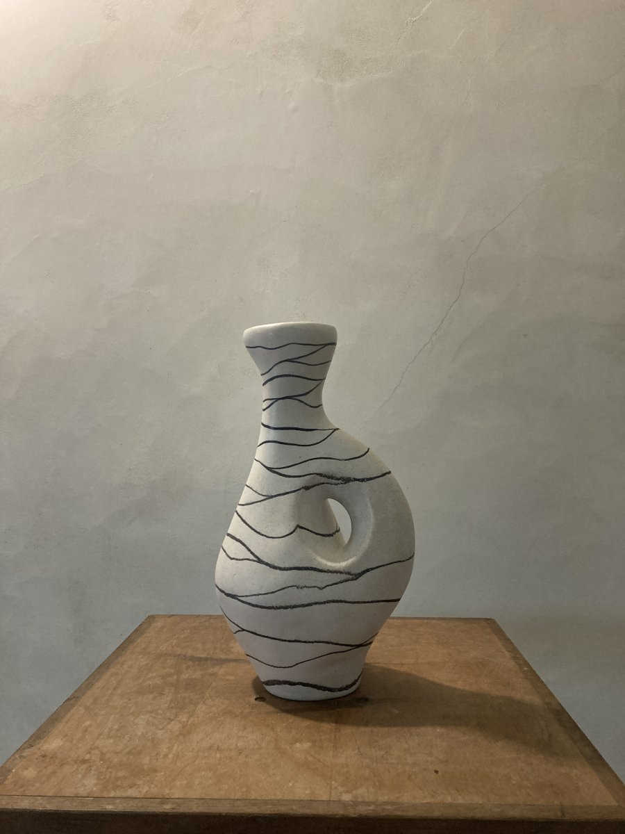 Mado Jolain - Vase pichet émaillé décor de lignes noires.-photo-4