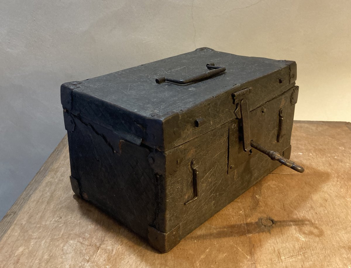 17th Century Casket-photo-3
