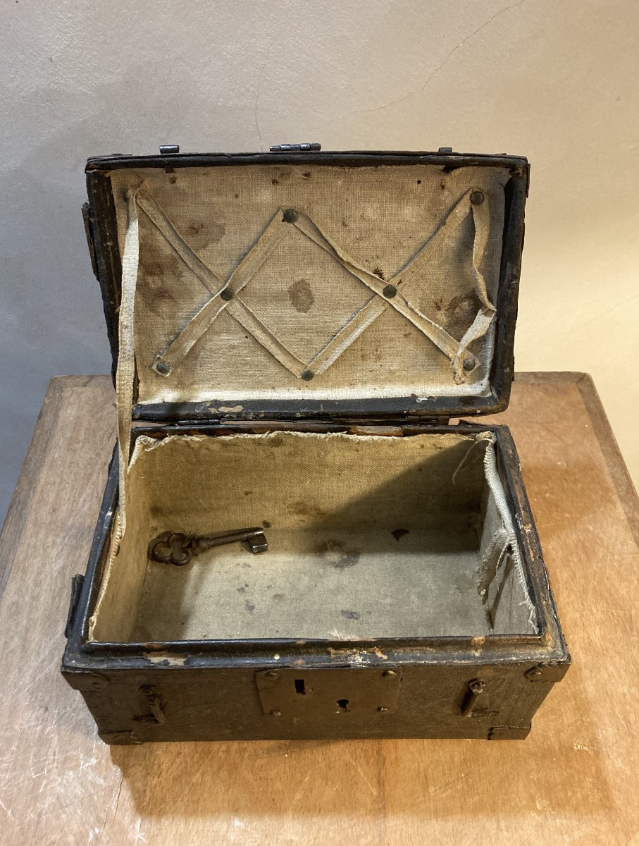 17th Century Casket-photo-5