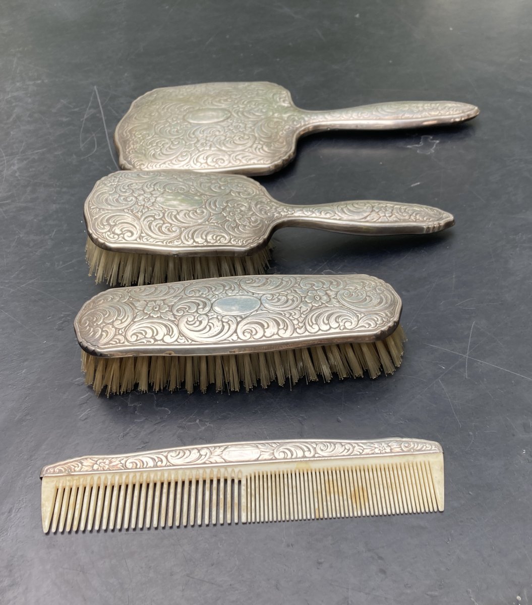 Silver Toiletry Set -photo-2