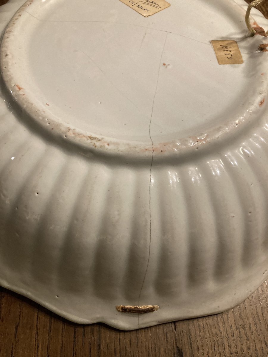 Salad Bowl Featuring A Boat From The Loire River In Nevers-photo-2