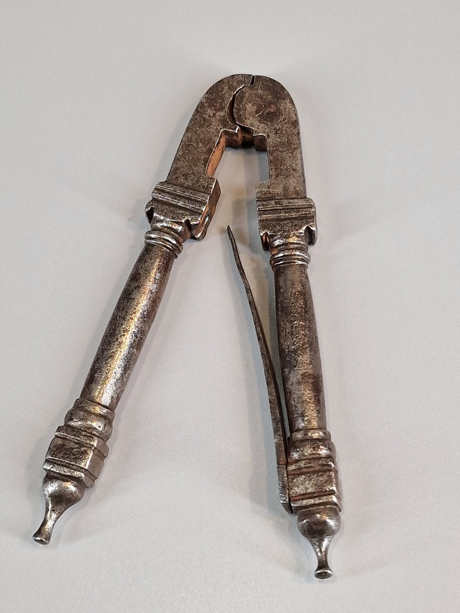 Casse-pigne en fer forgé - XVIIIe siècle-photo-3