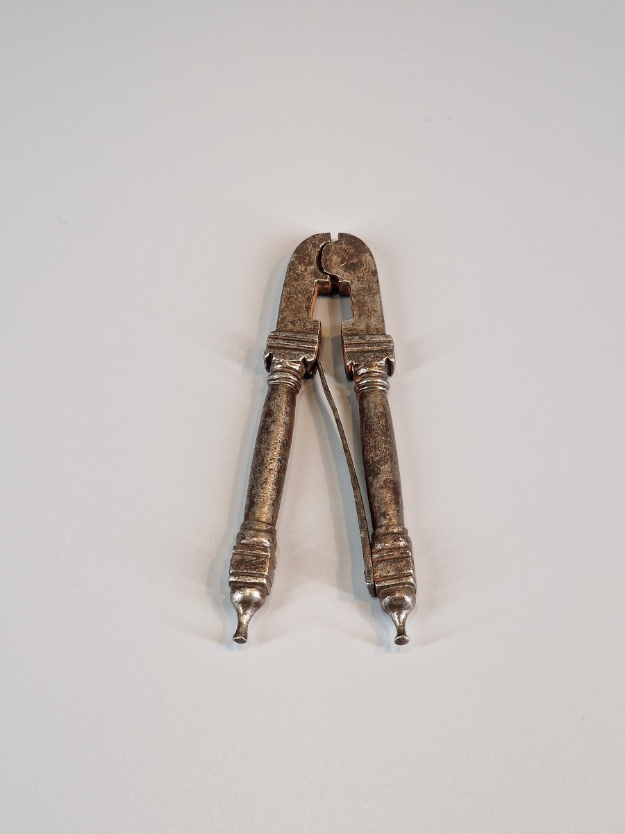 Casse-pigne en fer forgé - XVIIIe siècle-photo-2