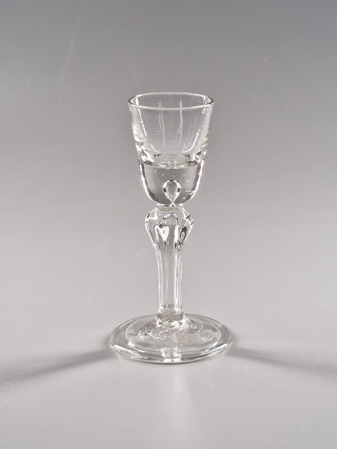 Verre à alcool à coupe en ogive et jambe silésienne - XVIIIe siècle 18e