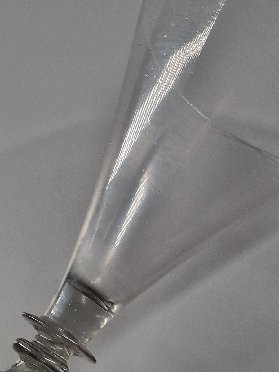 À la façon de Venise, grand verre à jambe balustre torsadée et noeuds plats - XVIIe siècle-photo-4