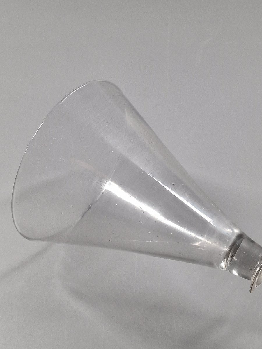 À la façon de Venise, grand verre à jambe balustre torsadée et noeuds plats - XVIIe siècle-photo-5