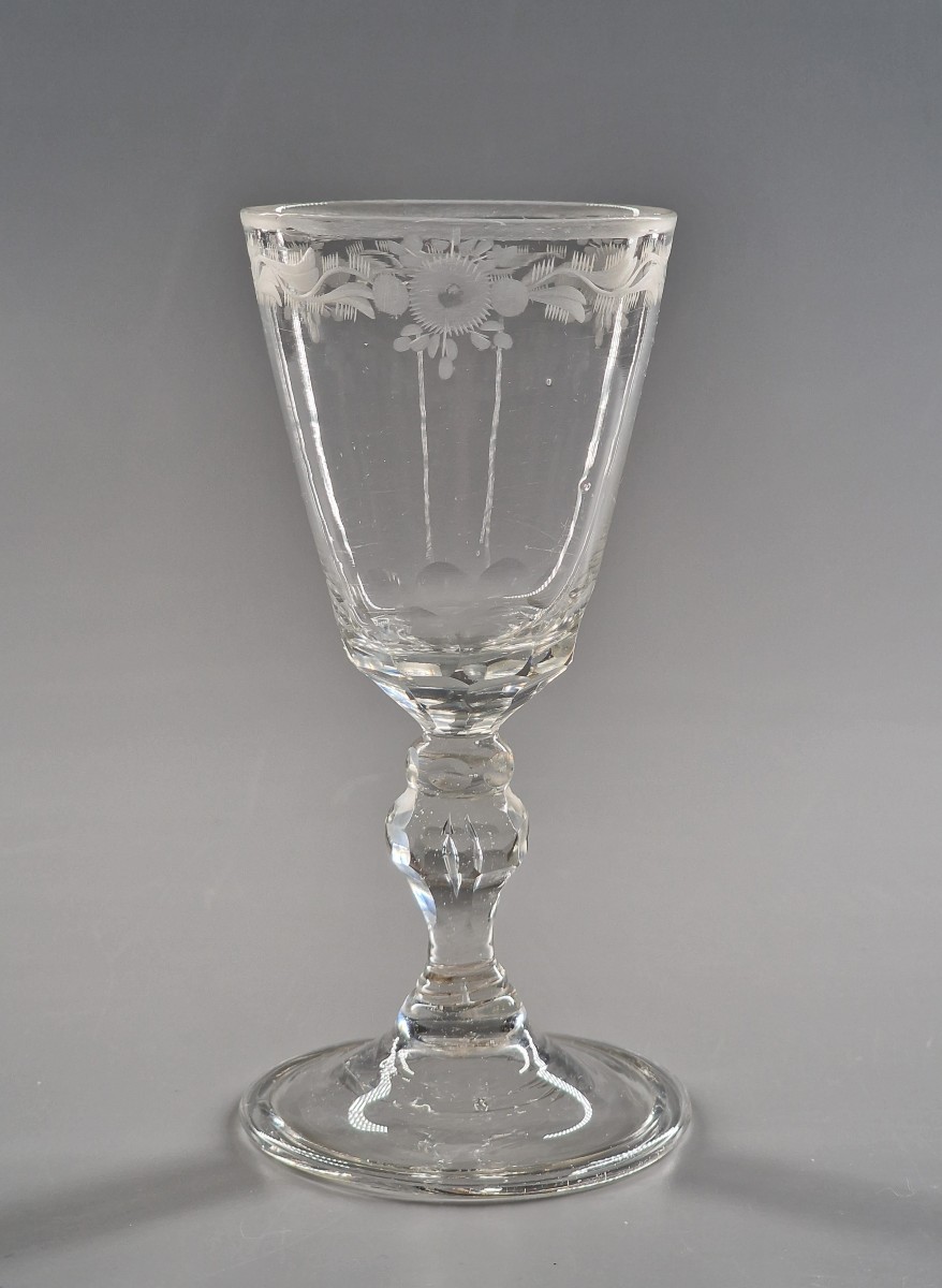 Glass With A Truncated Conical Bowl Engraved With Foliage And Small Flowers - 18th Century-photo-3