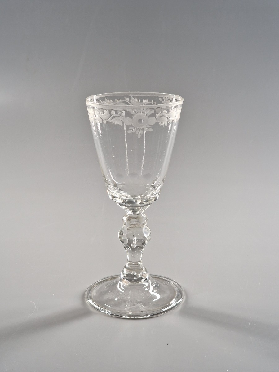 Glass With A Truncated Conical Bowl Engraved With Foliage And Small Flowers - 18th Century