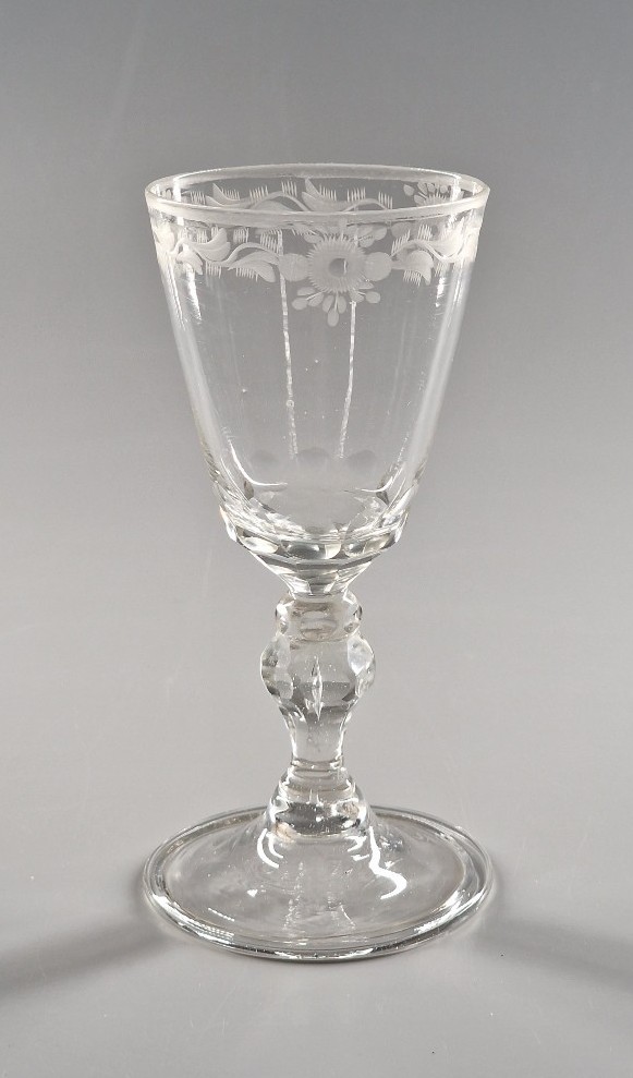 Verre à coupe tronconique gravée de feuillage et fleurettes - XVIIIe siècle 18e