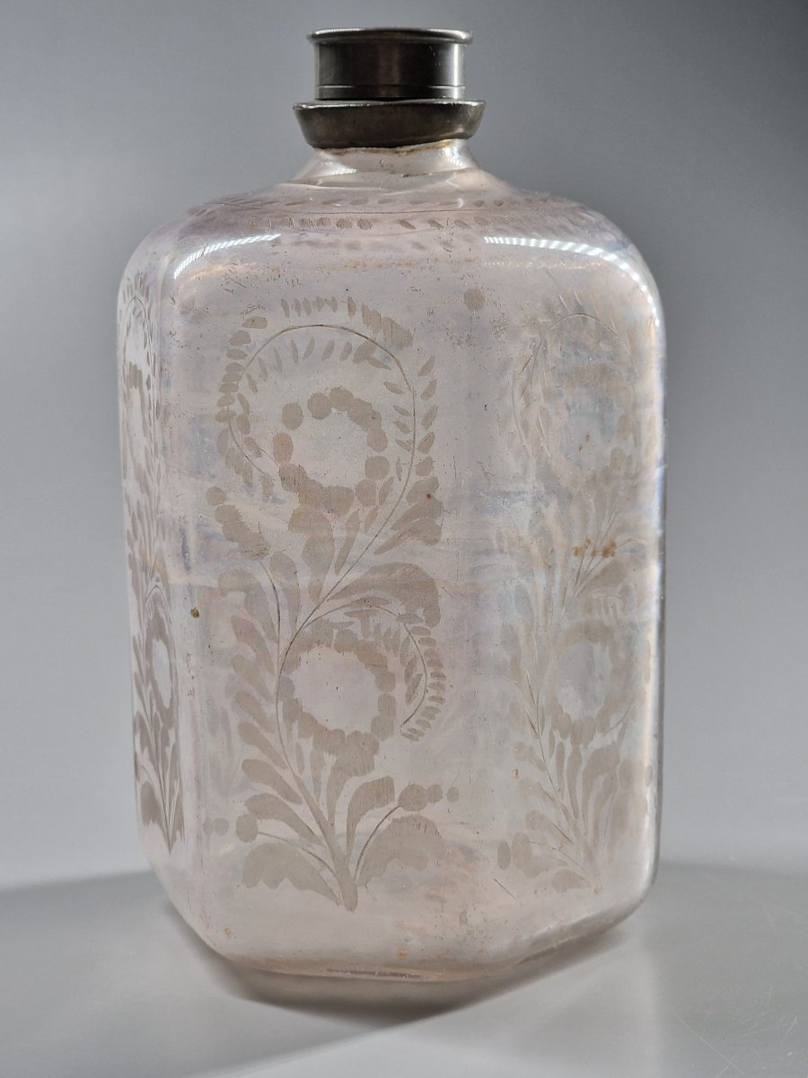Hexagonal Bottle In Iridescent Glass Engraved With Foliage, Pewter Stopper - 18th Century-photo-3